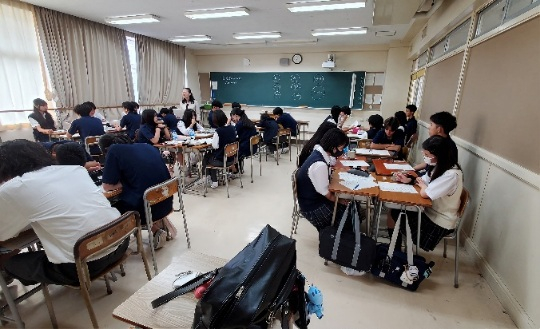教室向かい合わせ　面接練習１